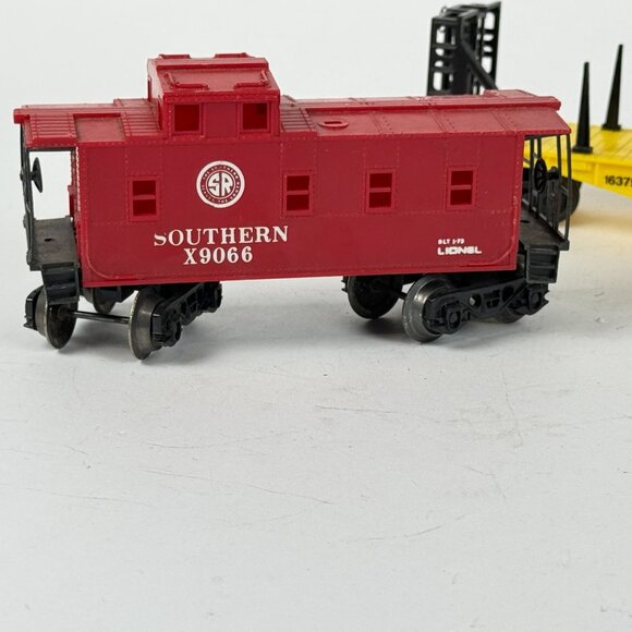 Lionel Caboose Southern X9066 & New York Central Flatcar 16375 Set - Picture 6 of 10